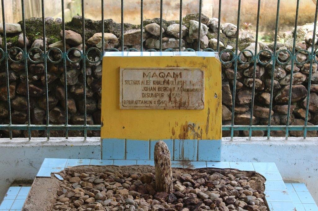Makam Rajo Ibadat Sumpur Kudus